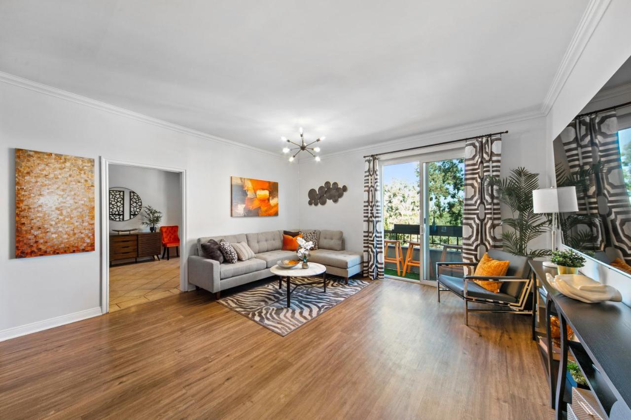 Beverly Hills 2 Bed 2 Bath Penthouse With Den And Parking 414 Los Angeles Eksteriør bilde