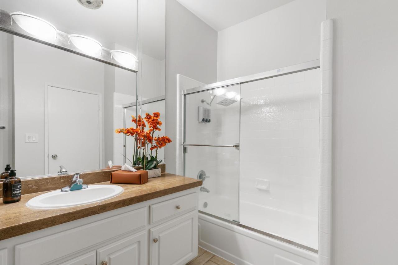 Beverly Hills 2 Bed 2 Bath Penthouse With Den And Parking 414 Los Angeles Eksteriør bilde