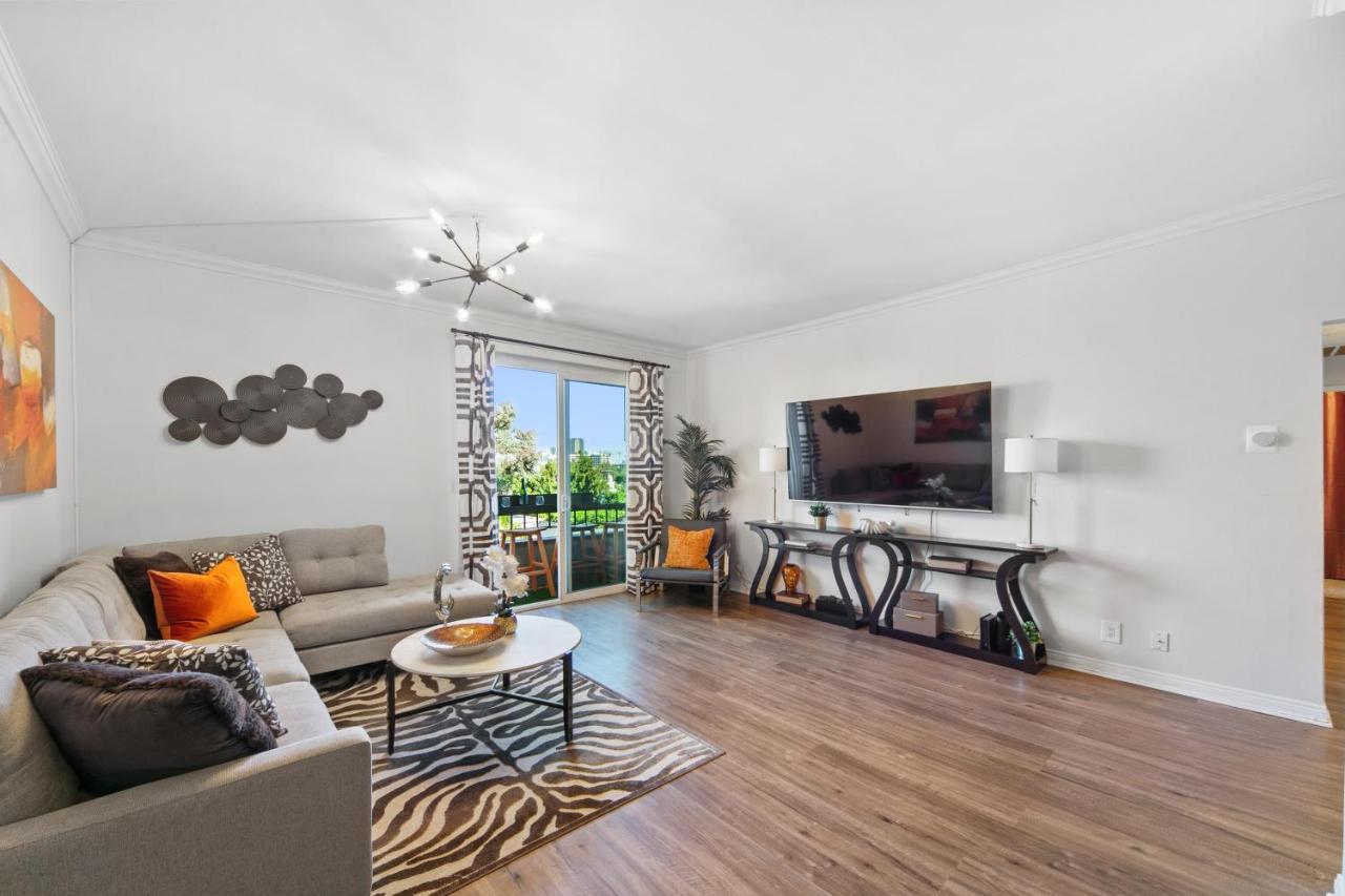 Beverly Hills 2 Bed 2 Bath Penthouse With Den And Parking 414 Los Angeles Eksteriør bilde