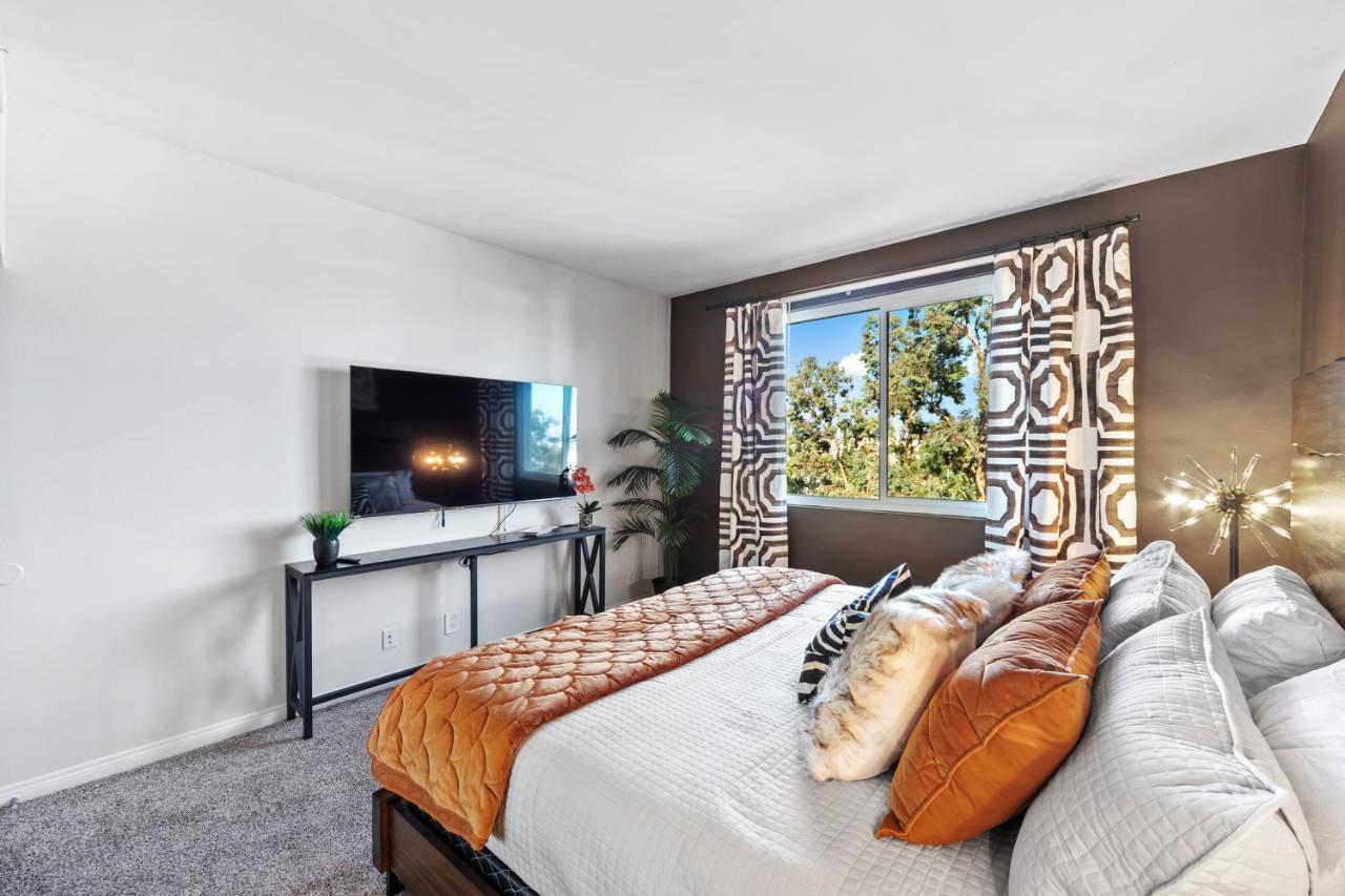 Beverly Hills 2 Bed 2 Bath Penthouse With Den And Parking 414 Los Angeles Eksteriør bilde