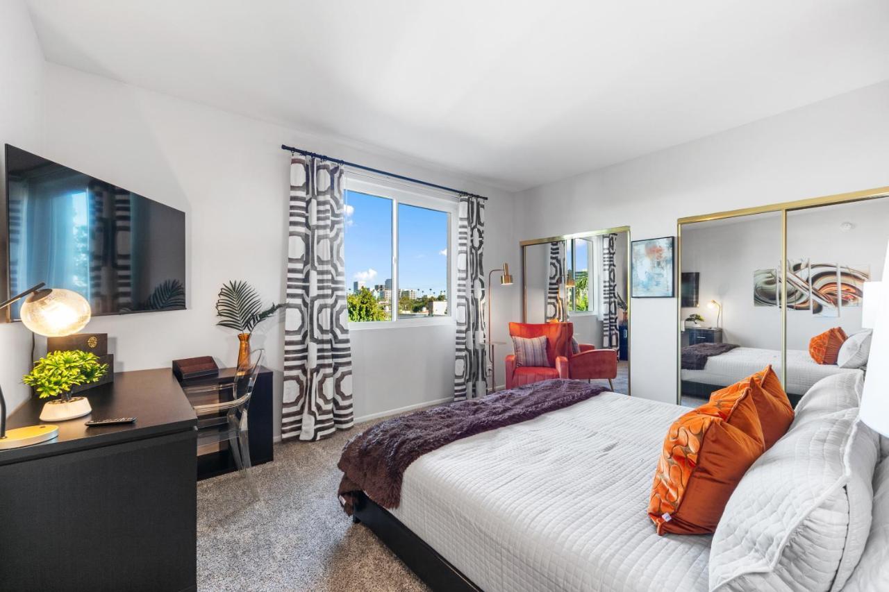 Beverly Hills 2 Bed 2 Bath Penthouse With Den And Parking 414 Los Angeles Eksteriør bilde