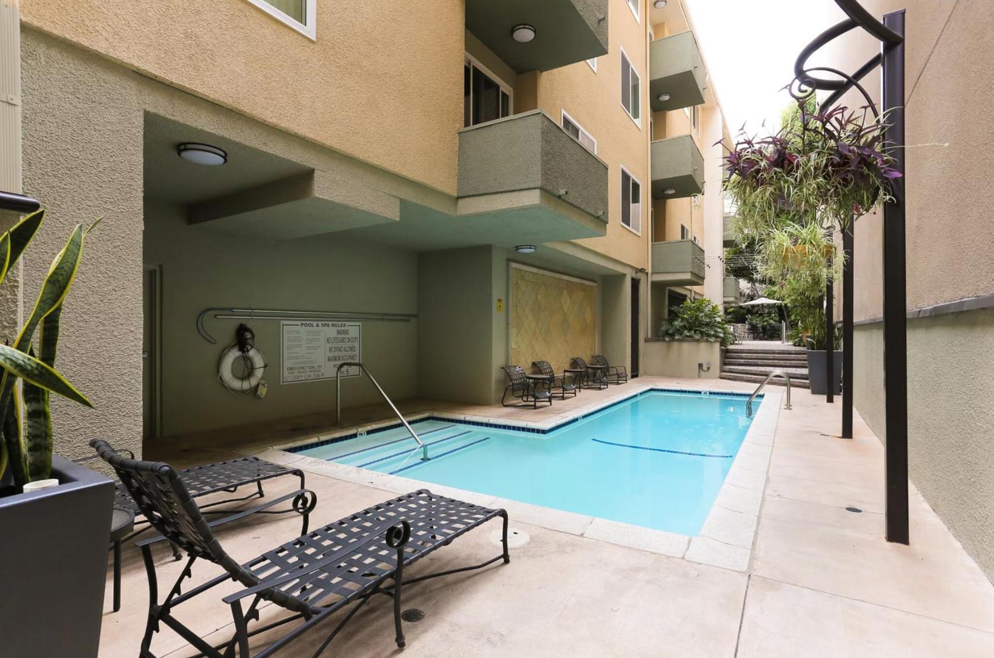 Beverly Hills 2 Bed 2 Bath Penthouse With Den And Parking 414 Los Angeles Eksteriør bilde